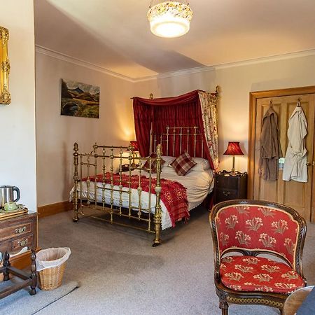 Taldraeth - Old Vicarage Guest House Penrhyndeudreath Екстер'єр фото