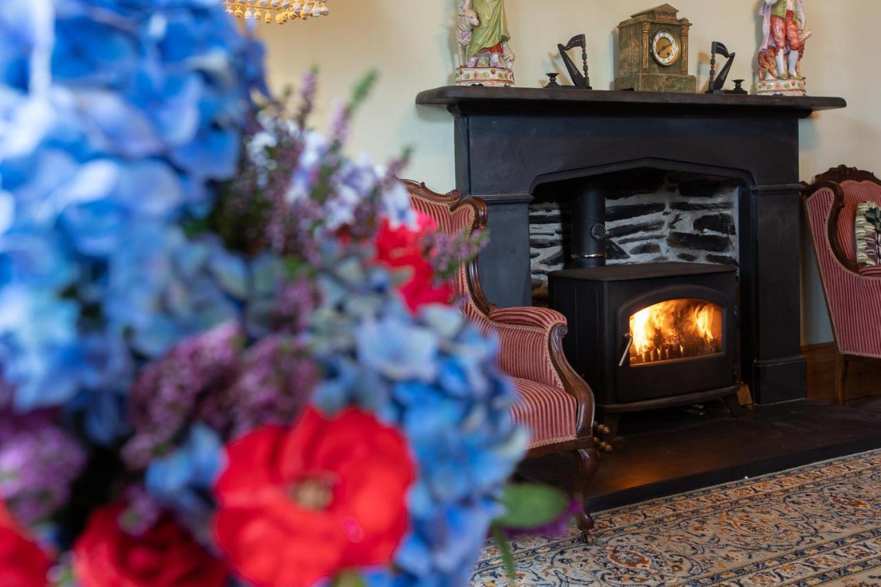 Taldraeth - Old Vicarage Guest House Penrhyndeudreath Екстер'єр фото