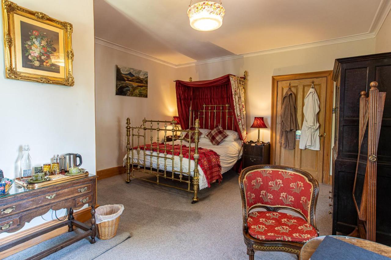 Taldraeth - Old Vicarage Guest House Penrhyndeudreath Екстер'єр фото