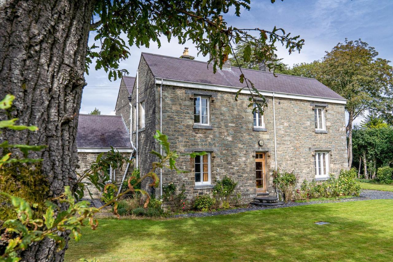 Taldraeth - Old Vicarage Guest House Penrhyndeudreath Екстер'єр фото
