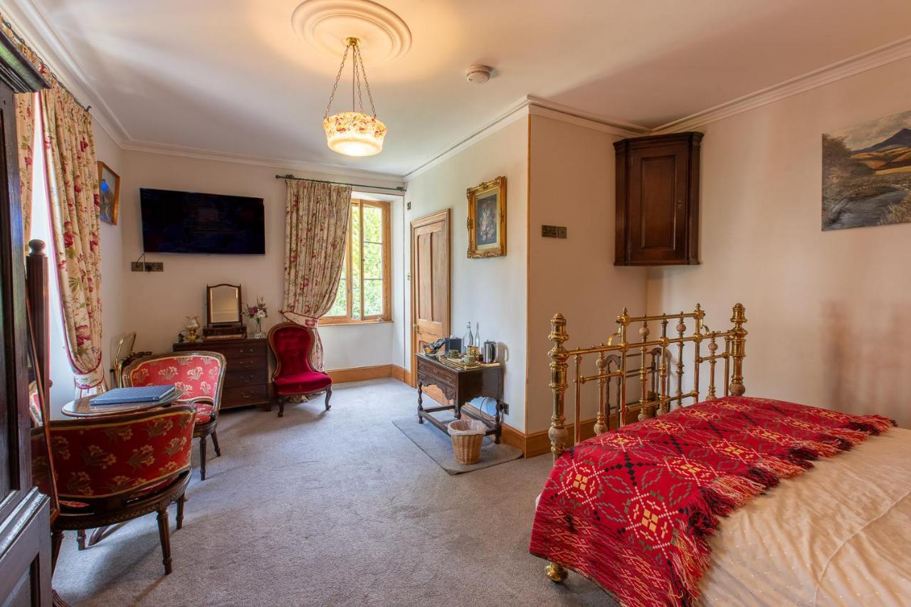 Taldraeth - Old Vicarage Guest House Penrhyndeudreath Екстер'єр фото