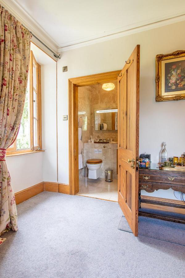 Taldraeth - Old Vicarage Guest House Penrhyndeudreath Екстер'єр фото