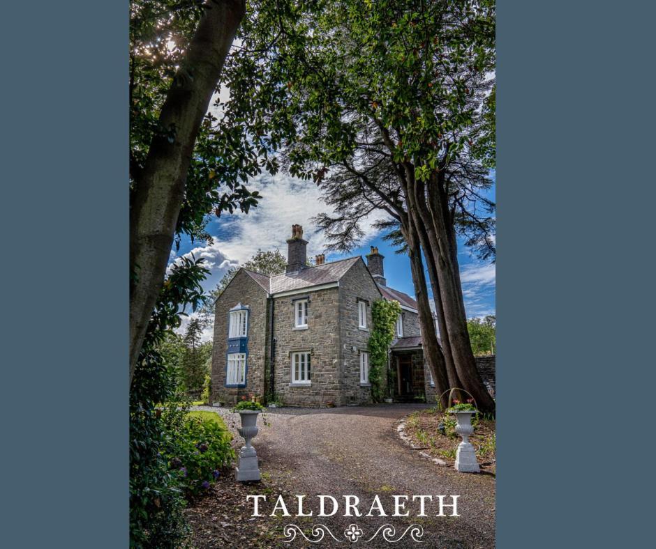 Taldraeth - Old Vicarage Guest House Penrhyndeudreath Екстер'єр фото