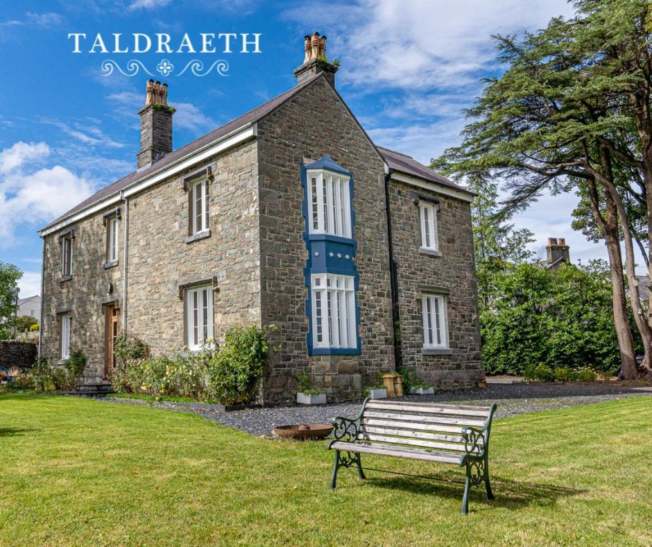 Taldraeth - Old Vicarage Guest House Penrhyndeudreath Екстер'єр фото